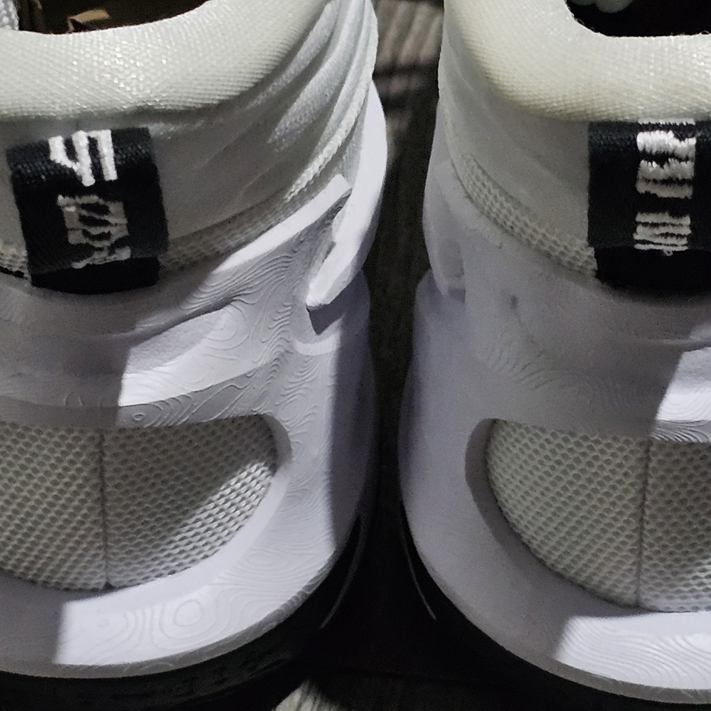 Nike Cosmic Unity 2 TB Promo Unreleased White RARE DX6649-100 Men’s Size 11 - Picture 2 of 9